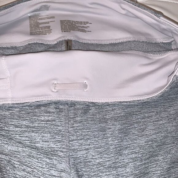 Avia Actiwear Mesh Cutout Details Gray Capri Leggings Size L - Picture 10 of 13